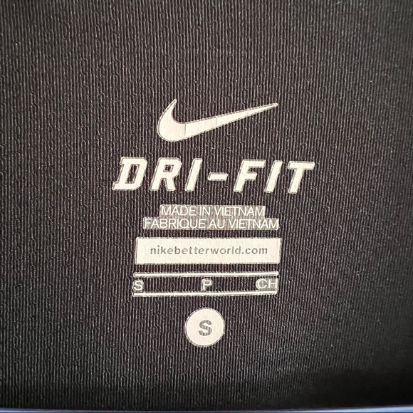 3/$25.00 🛍 NIKE Dri Fit Fitness Top - Picture 3 of 4